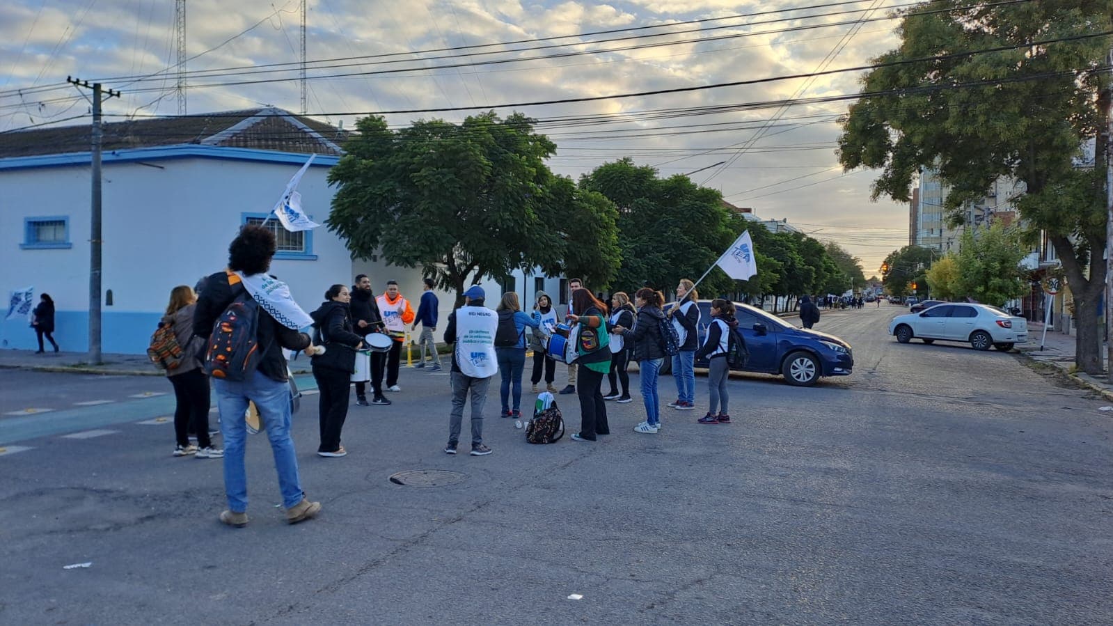 El gremio docente cortó calles en Viedma, dentro del plan de lucha por una mejora salarial