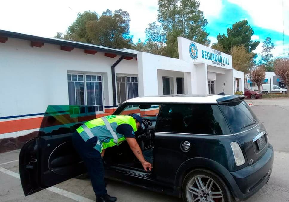 Recuperan autos de alta gama en controles viales de la policía provincial