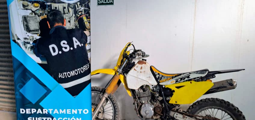 La policía recuperó una motocicleta que presentaba pedido de secuestro
