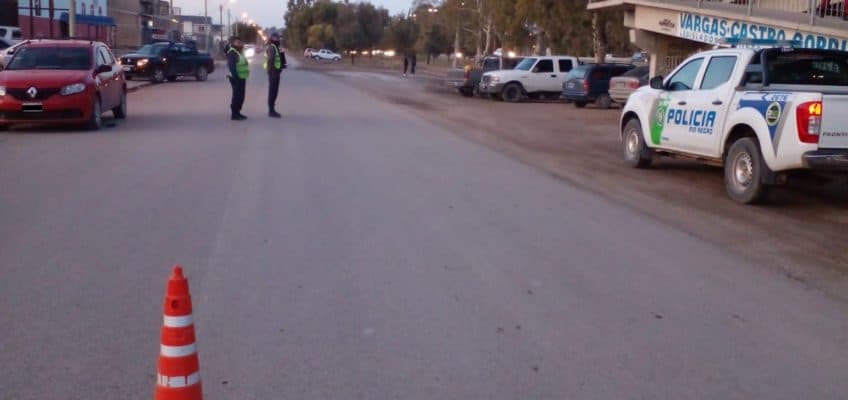 Controles de la policía en rutas de Viedma y El Cóndor