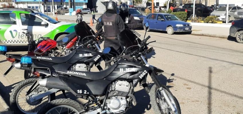 Dos autos y cinco motos fueron secuestrados por irregularidades en Viedma