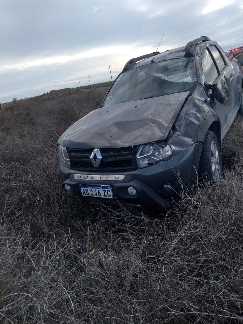Volcaron en una camioneta cuatro docentes que viajaban a San Blas