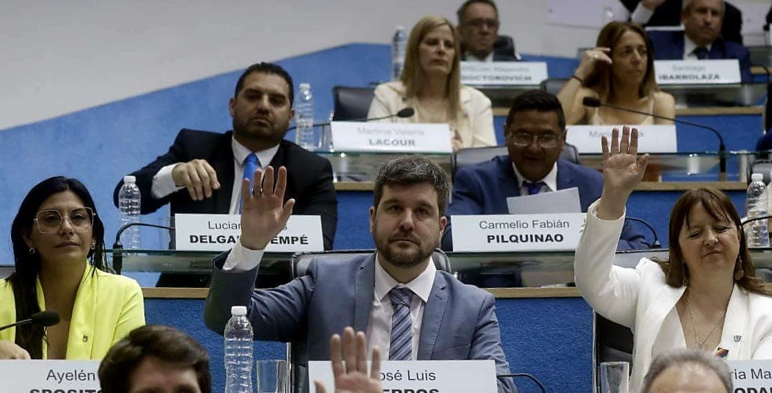 Legisladores peronistas piden derogar el RIGI y un gravamen del 1.5% por el transporte de petróleo