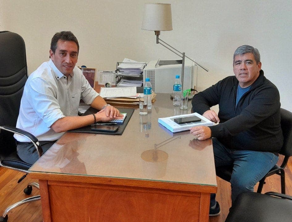 El intendente de Viedma se reunió con el secretario general de la UOCRA para abordar la situación del sector