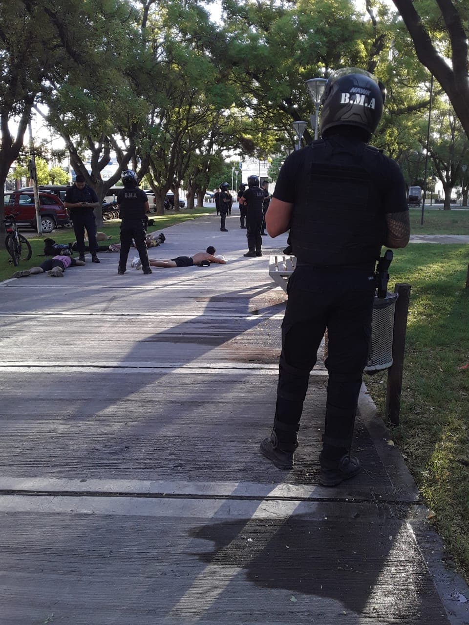 La policía detuvo a jóvenes que andaban a los tiros en la Plaza San Martín