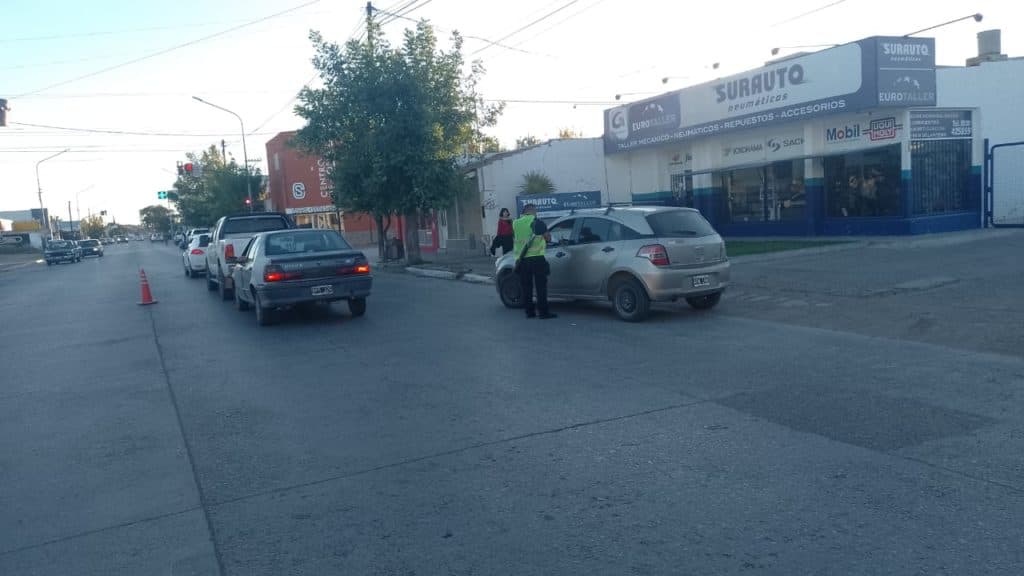 Secuestran dos autos y cuatro motos entre 300 vehículos identificados por la policía en Viedma