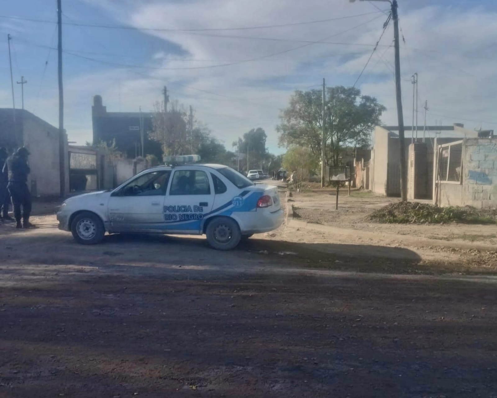 Fiscales y policías investigan una dudosa muerte en el barrio Mi Bandera