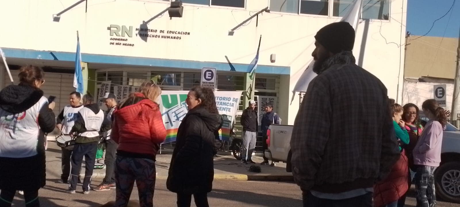El paro es muy alto dice la UnTER que protestó en las delegaciones de educación de toda la provincia