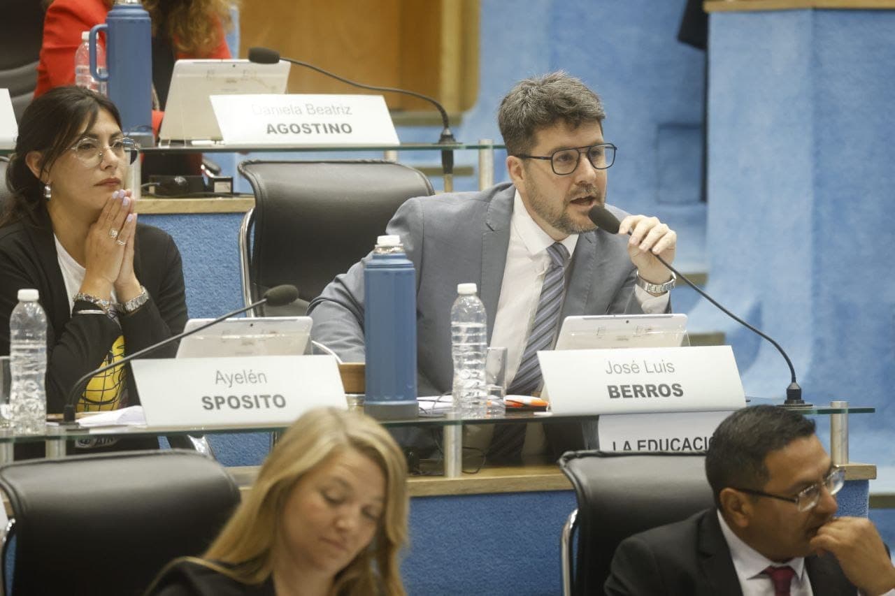La oposición denuncia que «Weretilneck pagó más de 10 millones por publicidad institucional a una empresa denunciada en Uruguay»
