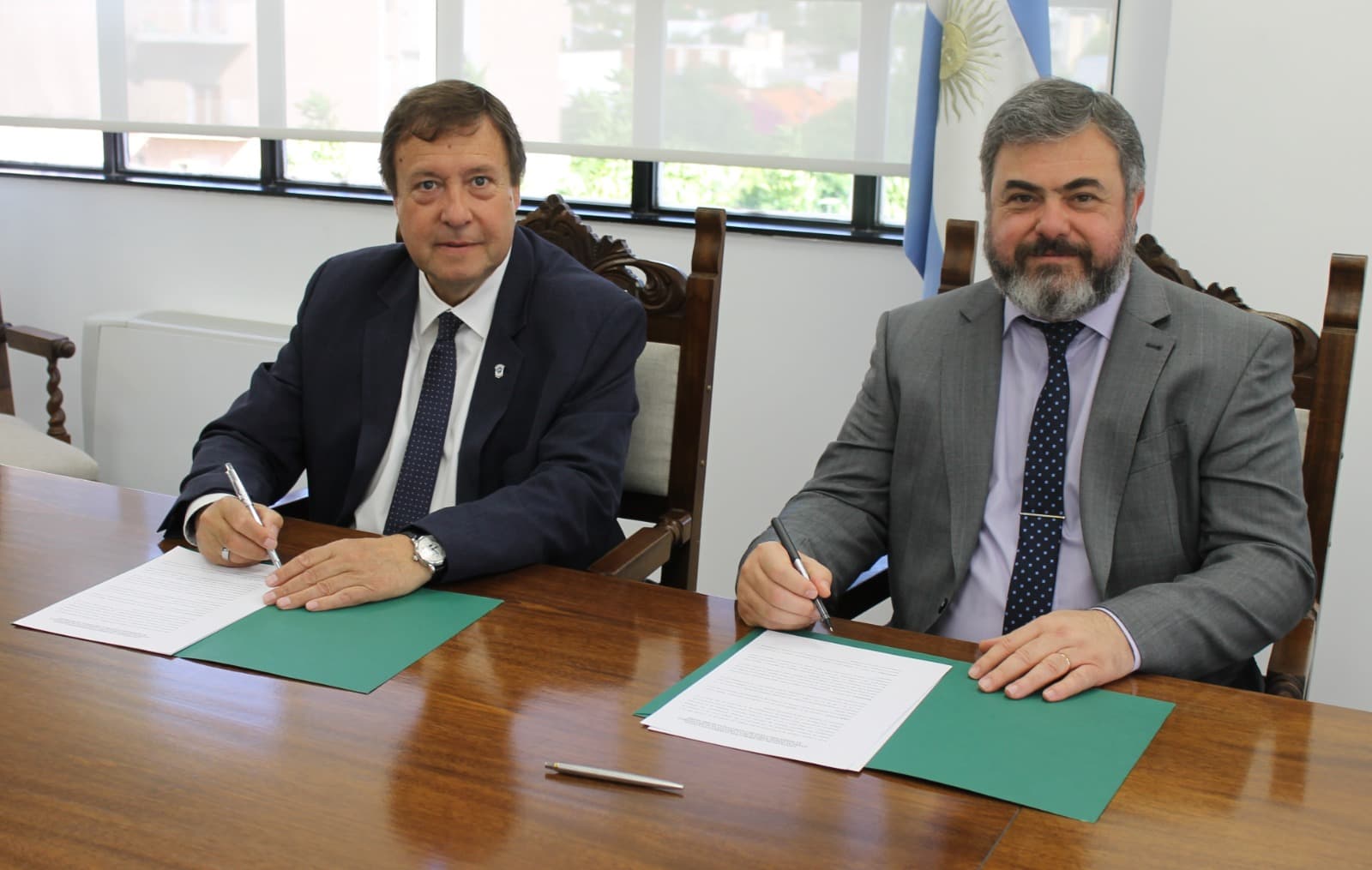 Weretilneck fue a la justicia a firmar un convenio que le permitirá darle mayor celeridad a ciertos trámites