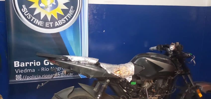 Robaron una moto la abandonaron detrás de la estación de trenes y la policía la recuperó
