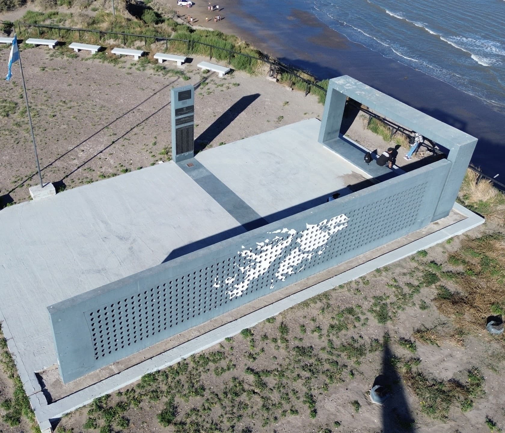 Vigilia en el Memorial Malvinas del balneario El Cóndor este 1 y 2 de abril