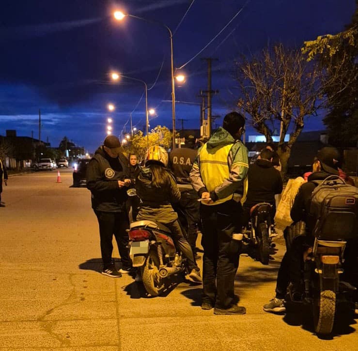 Secuestran motos y autos en operativos de tránsito de la policía en Viedma