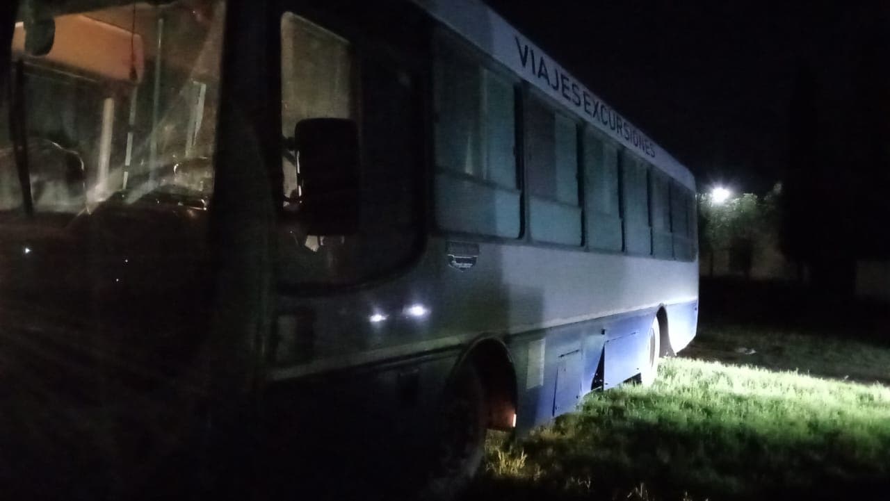 Retuvieron un colectivo que incumplía con las normas de transporte y además el chofer tenía la licencia vencida