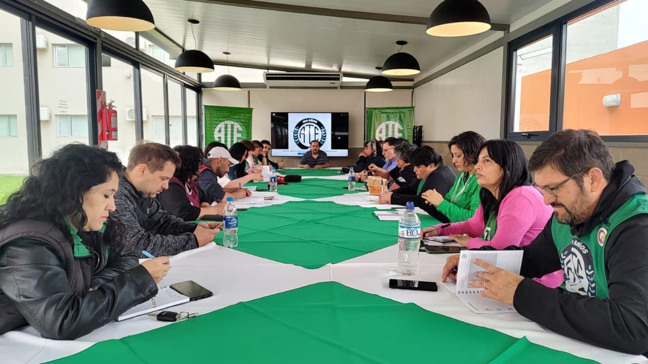 ATE aceptó la propuesta salarial del gobierno por mayoría y pide la inmediata convocatoria a la mesa de salud y otros sectores