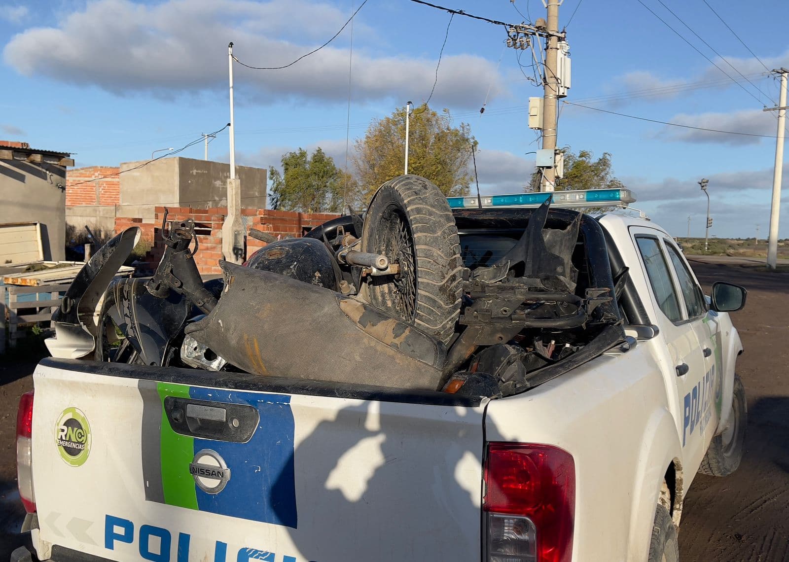 Se realizaron tres allanamientos en Viedma y se secuestraron celulares y autopartes de motocicletas
