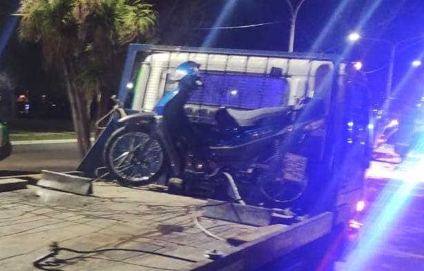 La policía en Viedma secuestró una motocicleta por hacer maniobras peligrosas