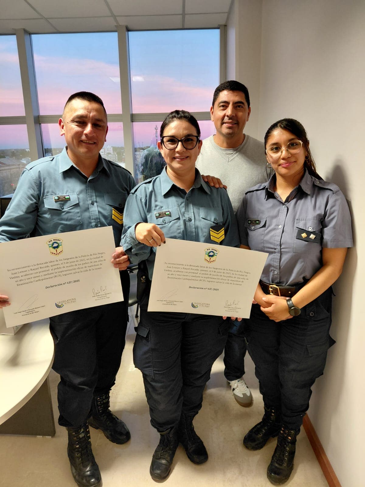 Reconocimiento para dos policías que salvaron la vida de una niña en Viedma en junio pasado