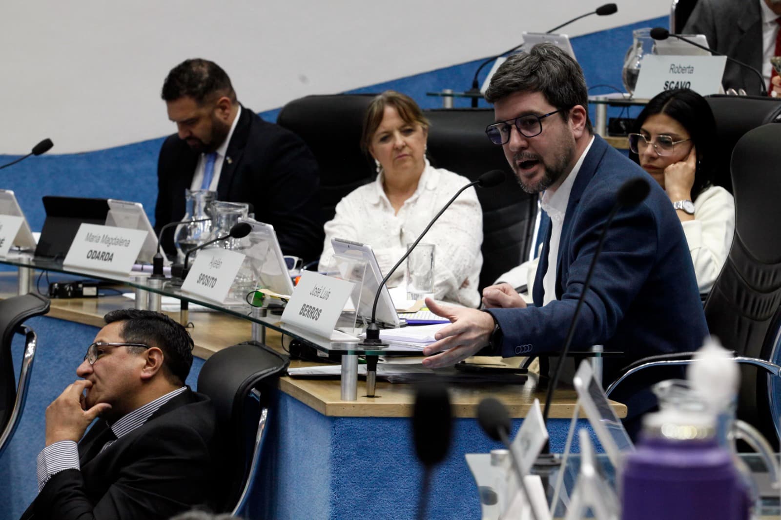 “Estamos viendo una máquina de humo a toda marcha con arancelar la educación y la salud a extranjeros»