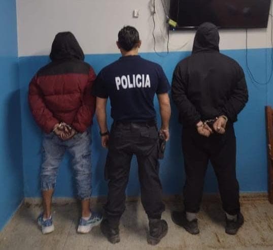 Intentaban robarle a una mujer que estaba sola que llamó a la policía y fueorn detenidos