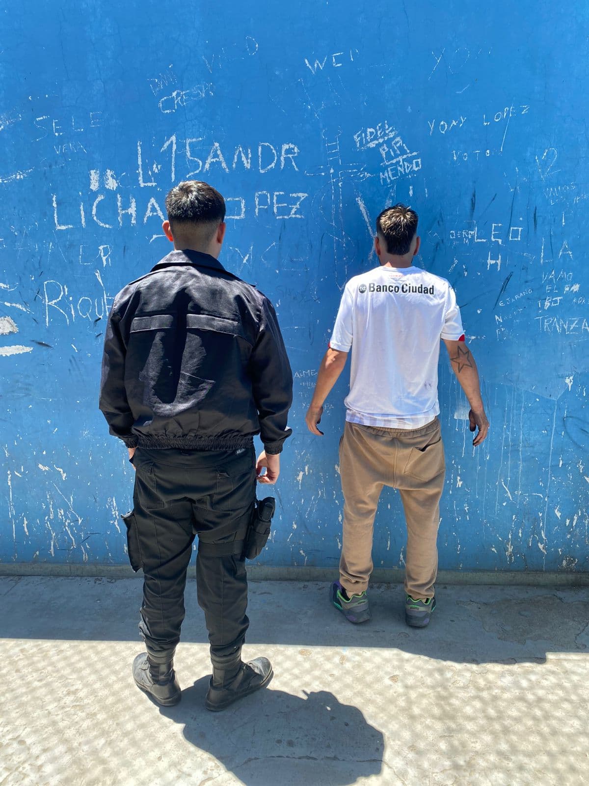 Intentó agredir a su ex pareja fuera de supermercado en Viedma y fue detenido