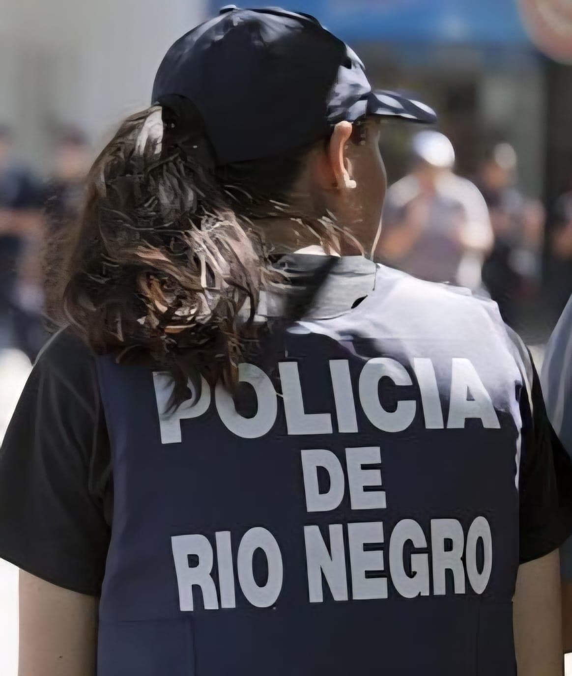 Una policía patrullaba en el barrio Santa Clara y fue asaltada ahora deberán indemnizarla