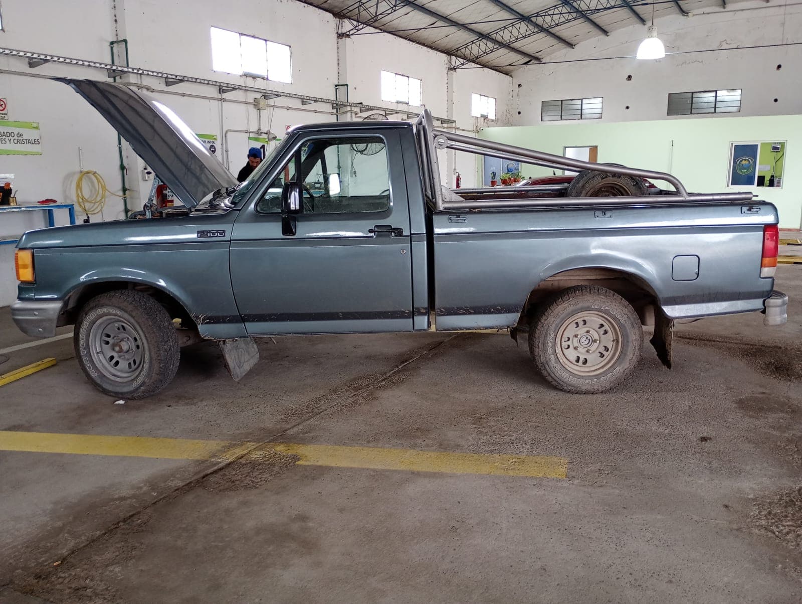 Fue a realizar la verificación de su camioneta y se la secuestraron por anomalías en su identificación