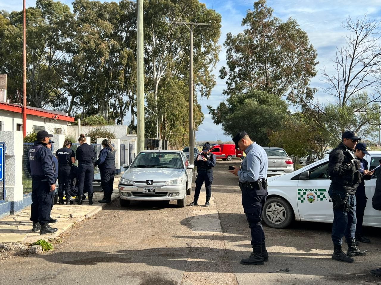 Detuvieron a un sujeto que asaltó a un taxista en Viedma con una pistola 9 milímetros