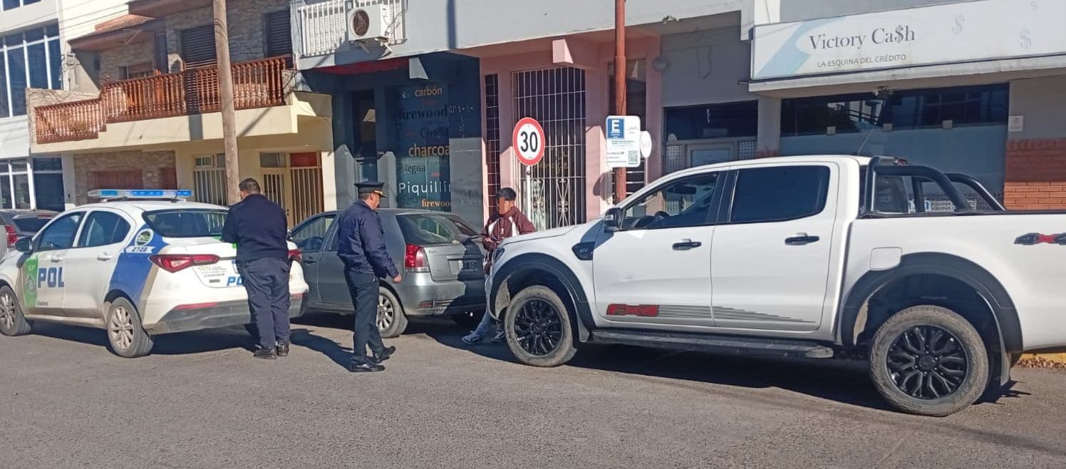 En Viedma una camioneta con pedido de secuestro por robo calificado fue interceptada en el centro de la ciudad