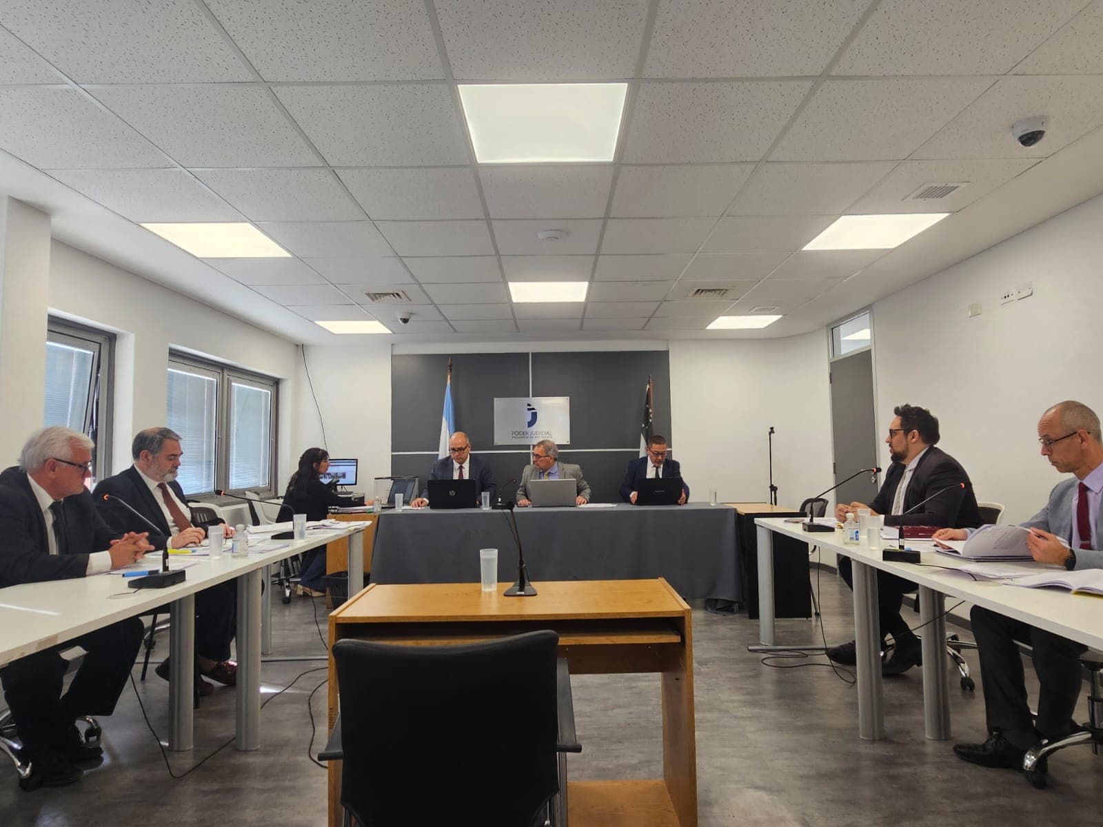 Realizan el juicio contra el hombre que agredió a varios policías y un juez en Viedma