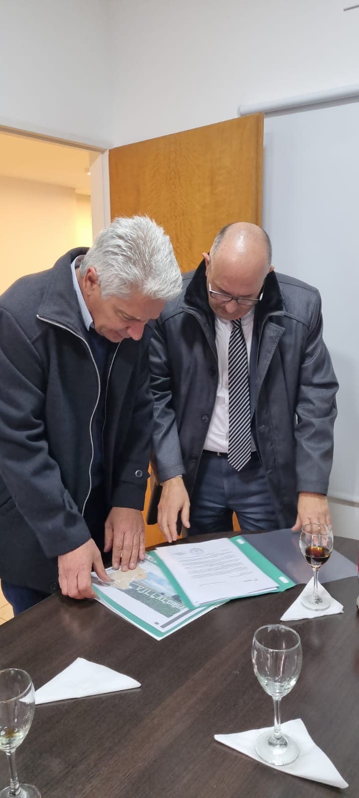 El intendente Zara presentó los proyectos para la construcción de las terminales de ómnibus de Stroeder y Villalonga
