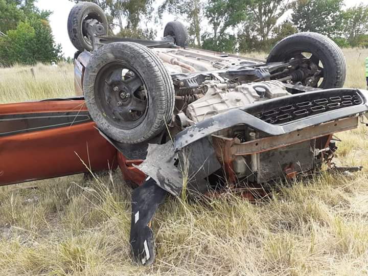 Rescatan a un hombre que sufrió un accidente con su vehículo en el kilómetro 990 de la Ruta Nº3