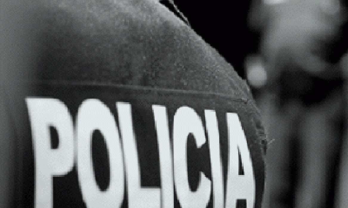 Falleció un policía tras chocar con su moto