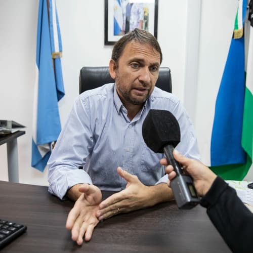 El bono de $60 mil pesos a los docentes se paga por un cargo, lo aclaró el ministro de Educación