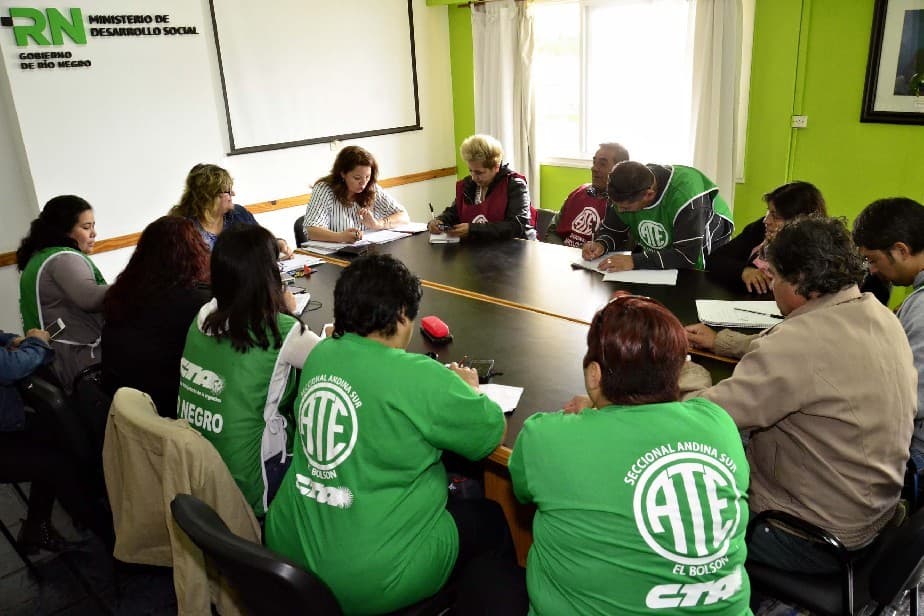 Continúan los trabajos para la contratación de becados