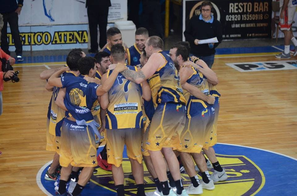 Atenas enfrenta a su primer rival en su gira de seis días