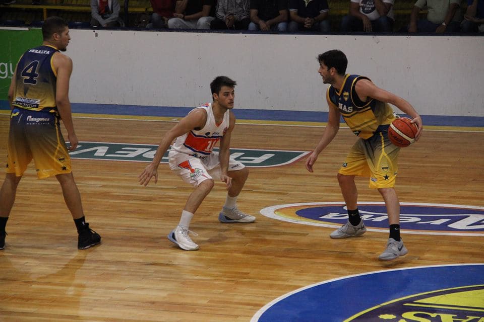 Atenas cumplió en casa al superar 78-73 a Rivadavia de Mendoza