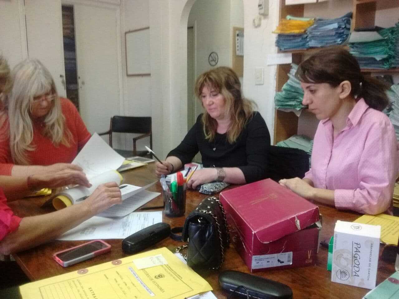 Comenzaron a controlar y firmar cada uno de los 5.000 expedientes del pase a Planta