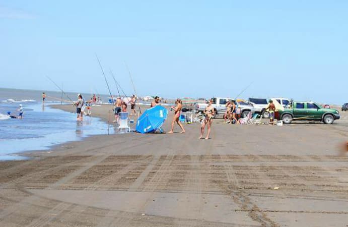 Zara felicitó a los policías que rescataron a una persona a punto de ahogarse en San Blas
