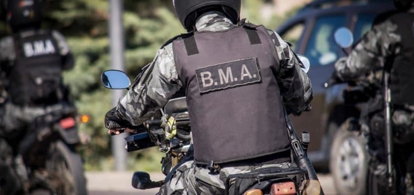 Deberá indemnizar a un policía que perseguió a un sospechoso en moto y terminó con lesiones