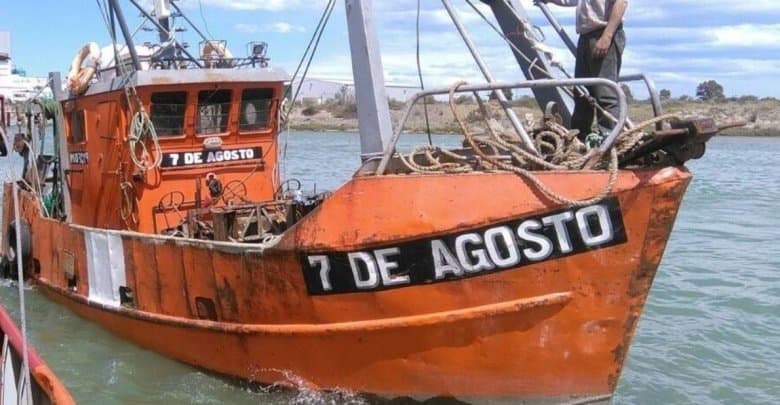 Se hundió un barco pesquero, hay un fallecido y un desaparecido, fue cerca de Sierra Grande