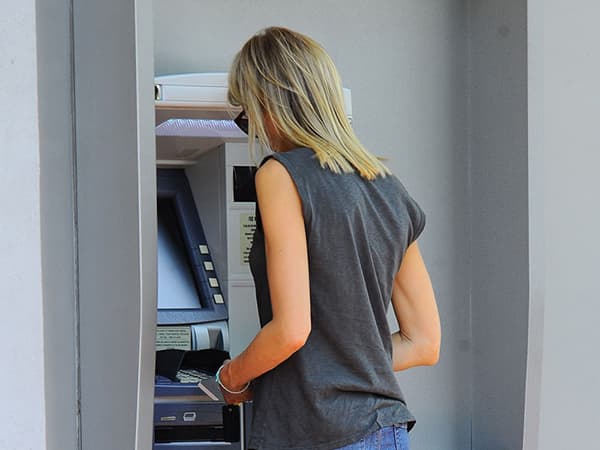 Se inició el pago de los salarios de diciembre a los empleados estatales rionegrinos