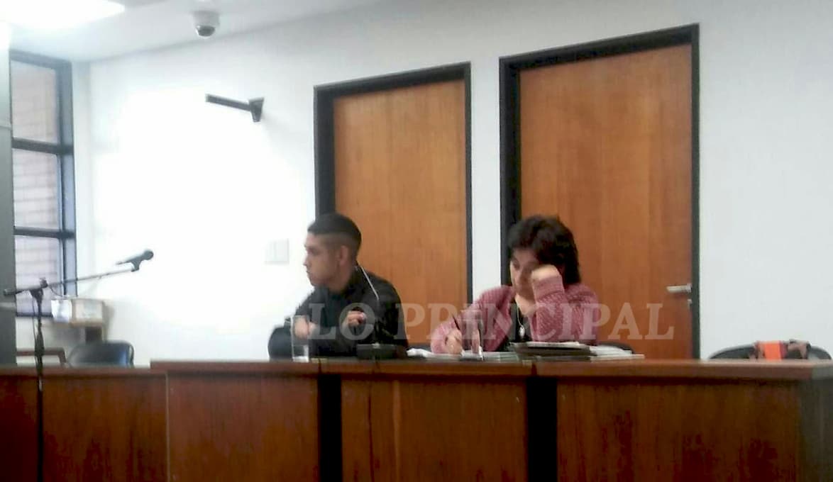 Piden 30 días de arresto para el joven acusado de disparar con un arma y robar en un almacén
