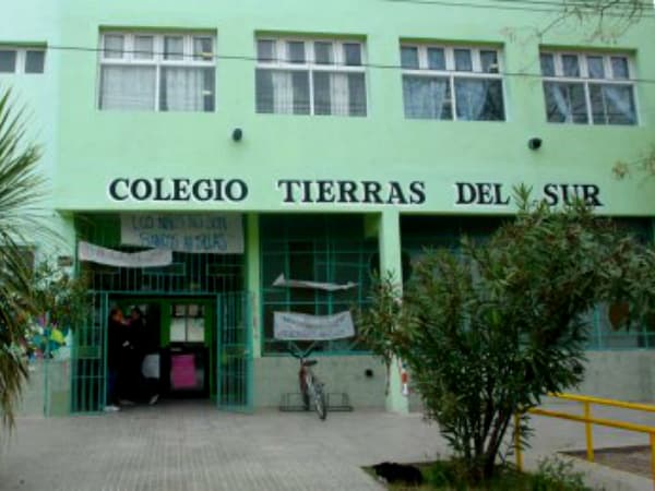 «No hay retroceso en cuanto al cierre del colegio Tierras del Sur, entregamos las llaves por lo cual esa etapa ha finalizado»