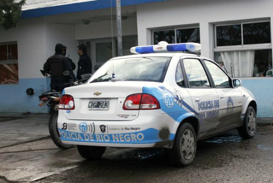 Robaron la caja registradora de un comercio, huyeron y fueron detenidos