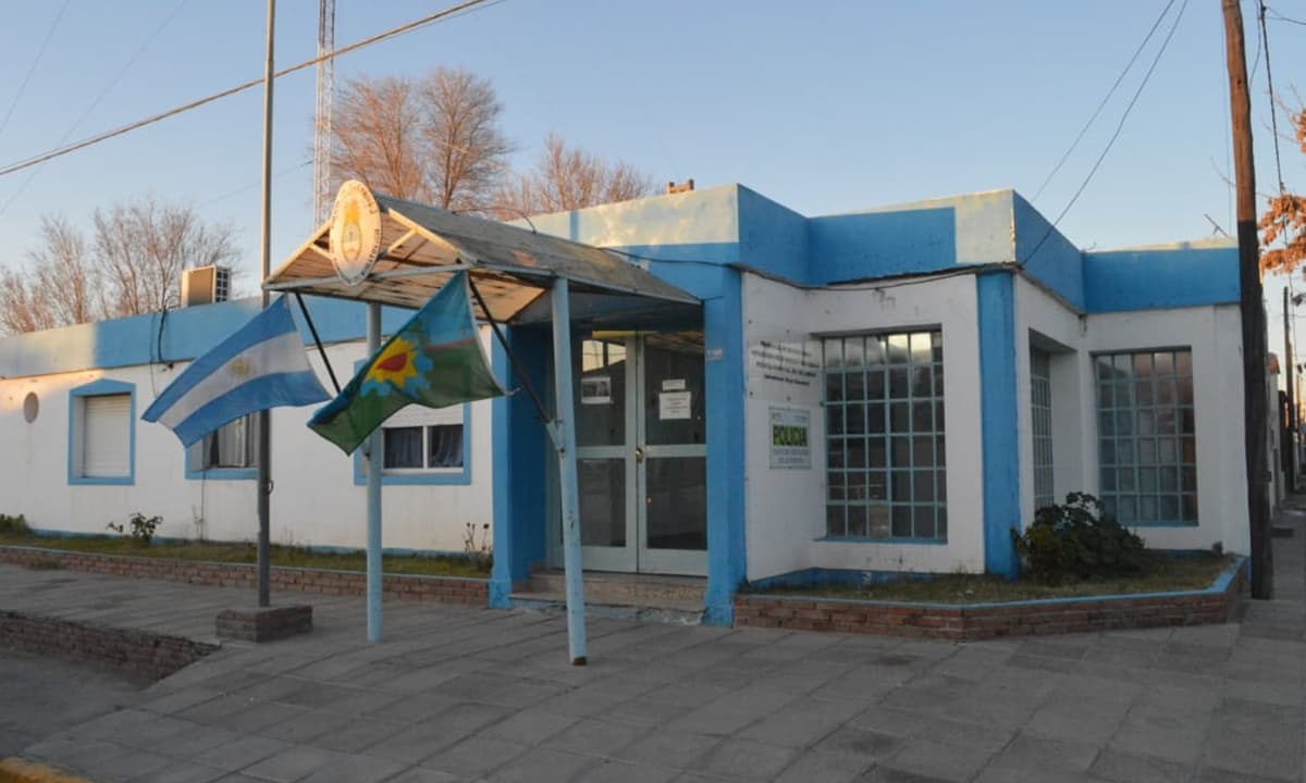 Allanan con perros la subcomisaría de Buratovich