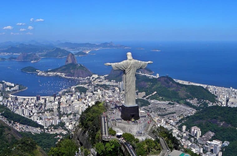 Cuando vacacionaba en Brasil, le suspendieron el vuelo y no le dieron información, deberán indemnizarla