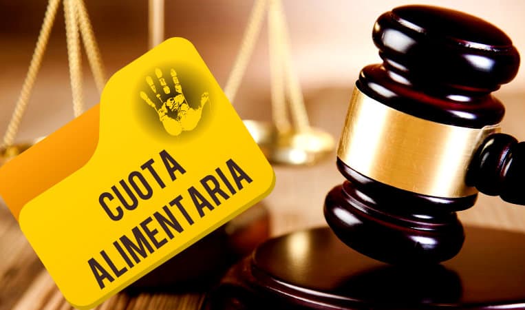 Le tiene que pagar la cuota alimentaria a la abuela porque su hija se fue a vivir con ella