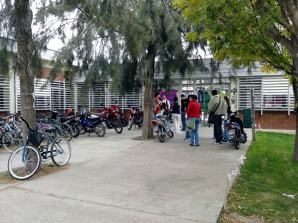 Paro universitario en Viedma, los docentes buscan una recomposición salarial del 40%