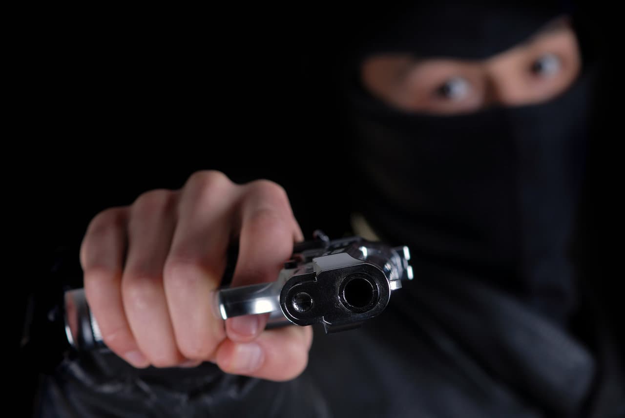 A punta de arma de fuego robaron en una agencia de Lotería